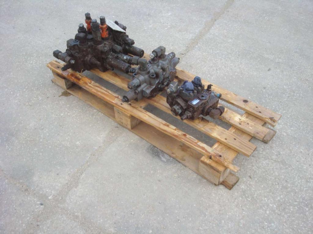 Hydraulic distributor for Hitachi ZW220 Photo 4
