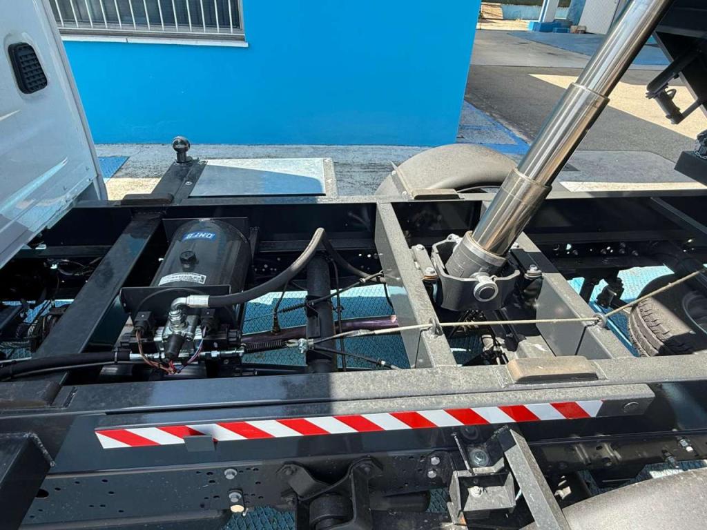 Iveco Daily 35-160 concassone ribaltabile trilaterale Photo 9