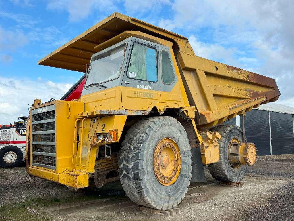 Komatsu HD605-5 **Engine broken** Spare parts for sale! Photo 1