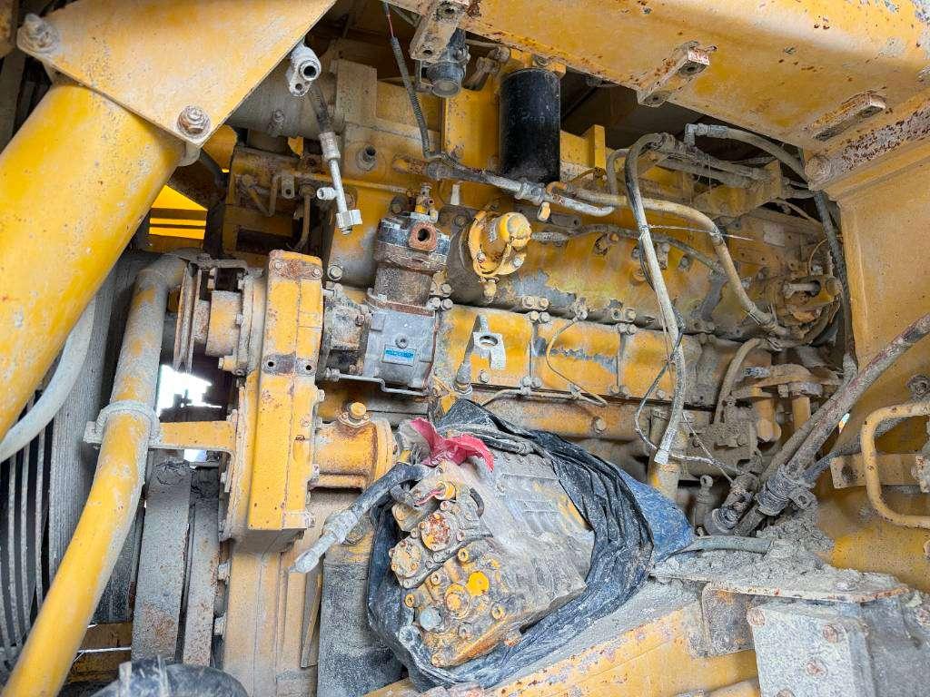 Komatsu HD605-5 **Engine broken** Spare parts for sale! Photo 16