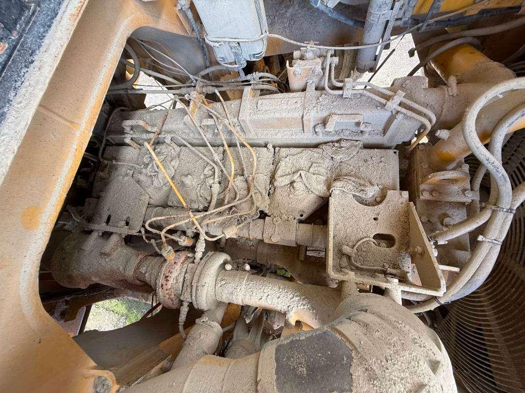 Komatsu HD605-5 **Engine broken** Spare parts for sale! Photo 17