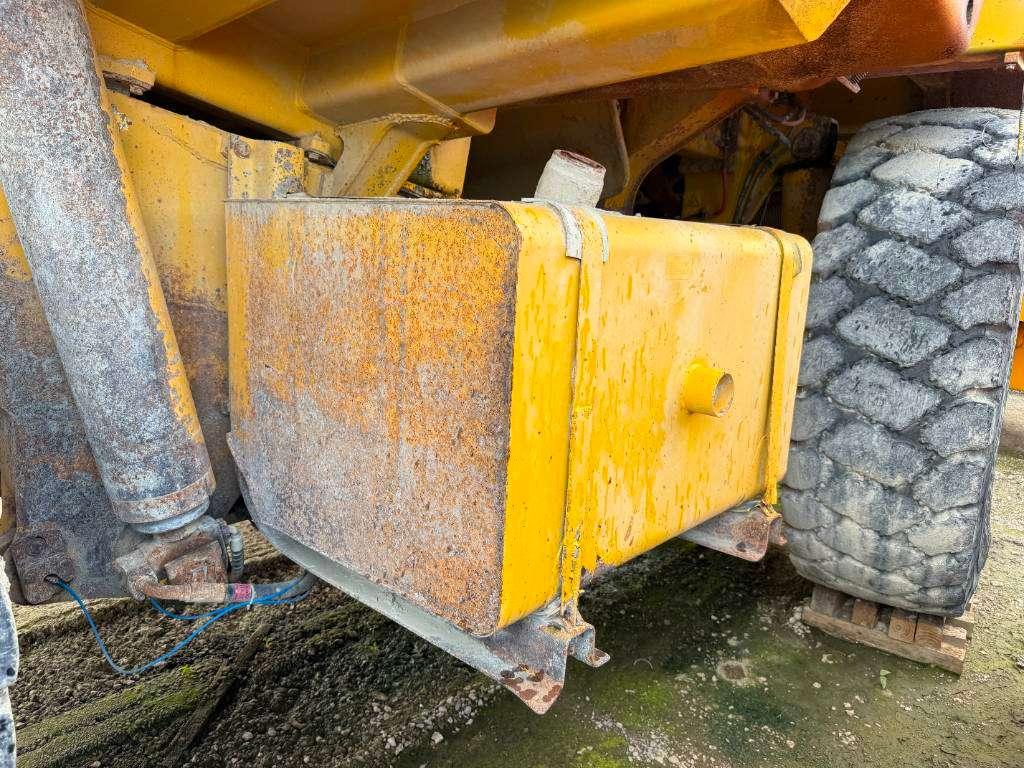 Komatsu HD605-5 **Engine broken** Spare parts for sale! Photo 22