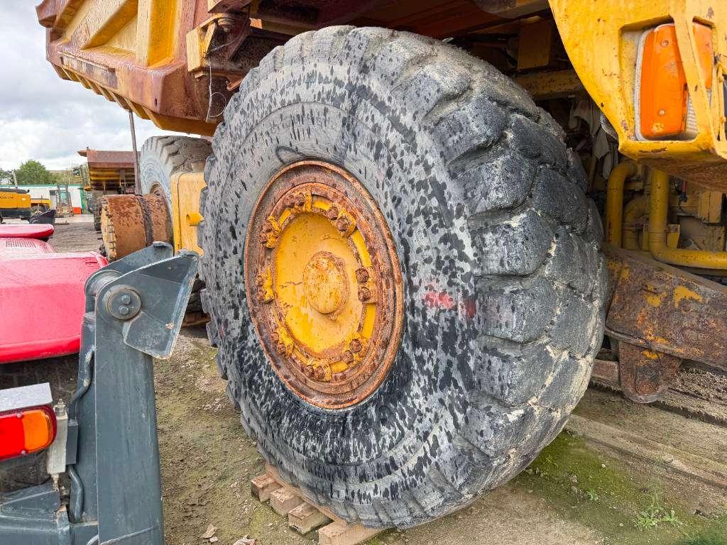 Komatsu HD605-5 **Engine broken** Spare parts for sale! Photo 26