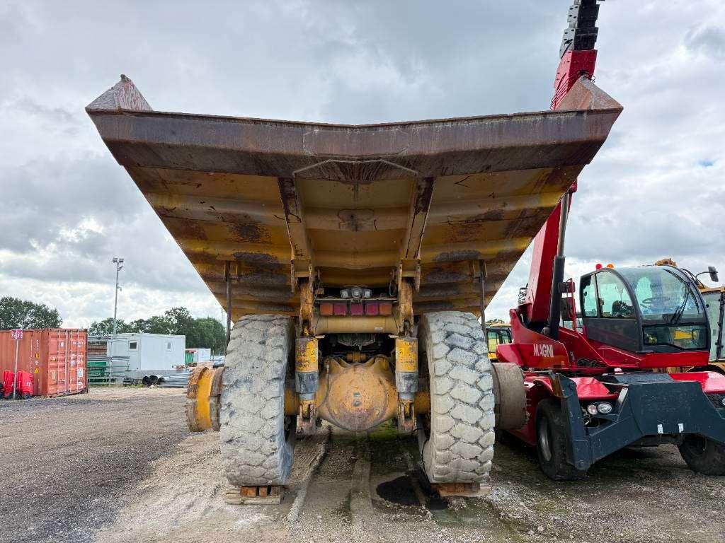 Komatsu HD605-5 **Engine broken** Spare parts for sale! Photo 4
