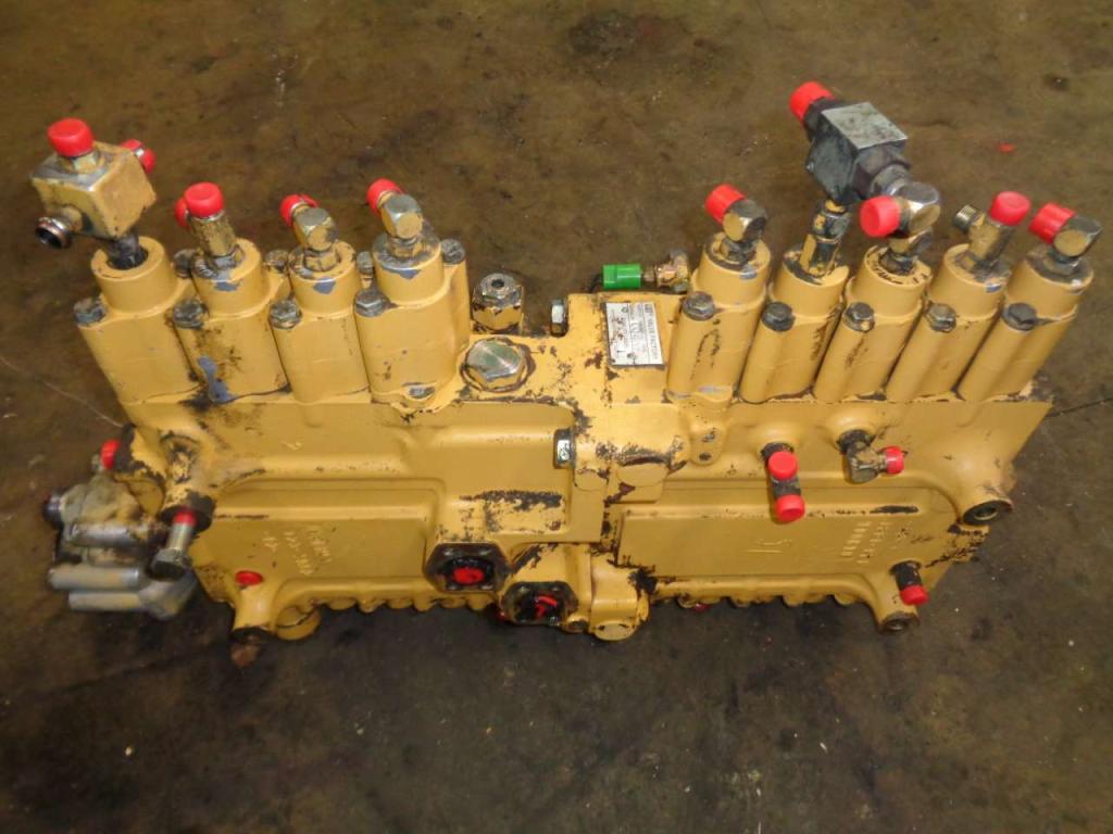 Hydraulic distributor for Caterpillar 322 B Photo 1