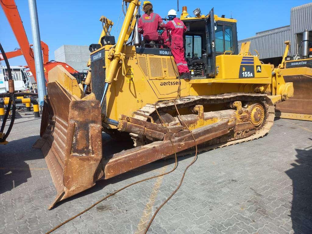Komatsu D155A-6R (4pcs available for sale in Abu Dhabi) Photo 12