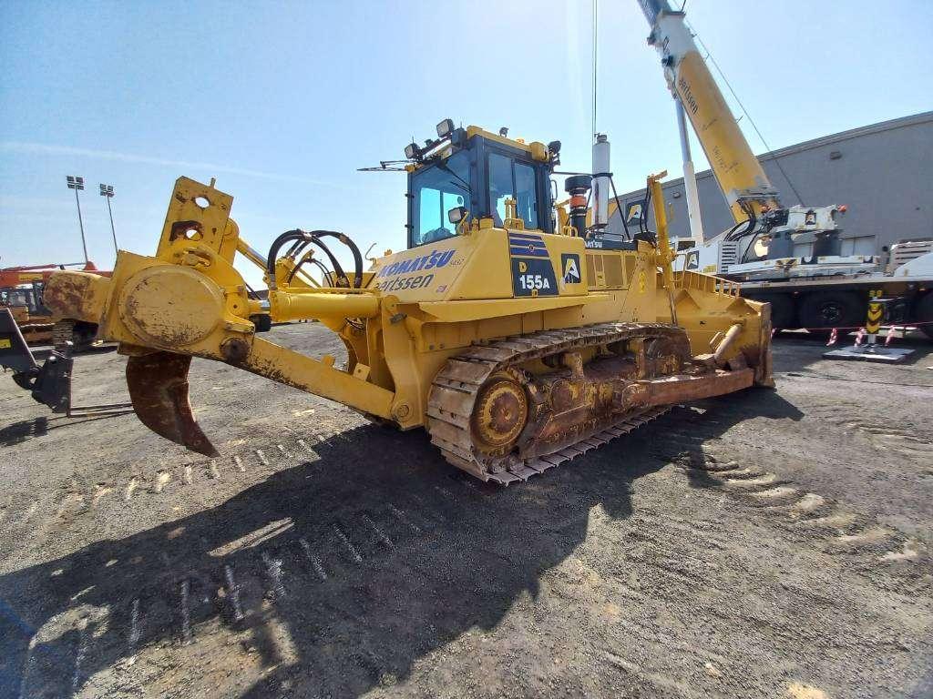 Komatsu D155A-6R (4pcs available for sale in Abu Dhabi) Photo 21