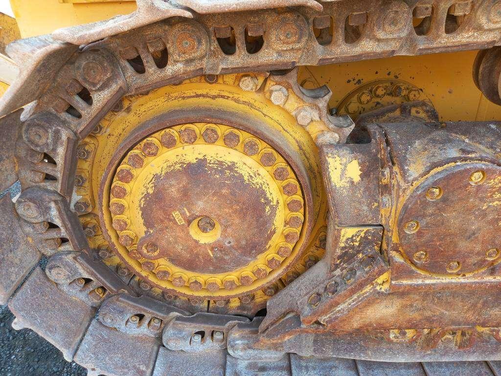 Komatsu D155A-6R (4pcs available for sale in Abu Dhabi) Photo 24