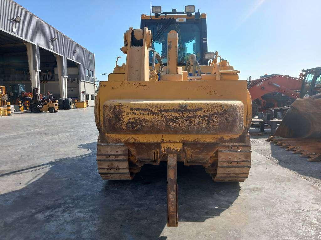 Komatsu D155A-6R (4pcs available for sale in Abu Dhabi) Photo 3