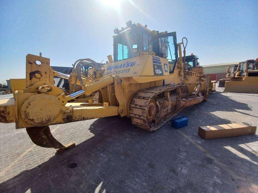 Komatsu D155A-6R (4pcs available for sale in Abu Dhabi) Photo 5