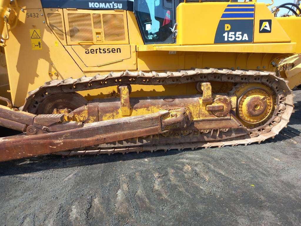 Komatsu D155A-6R (4pcs available for sale in Abu Dhabi) Photo 8
