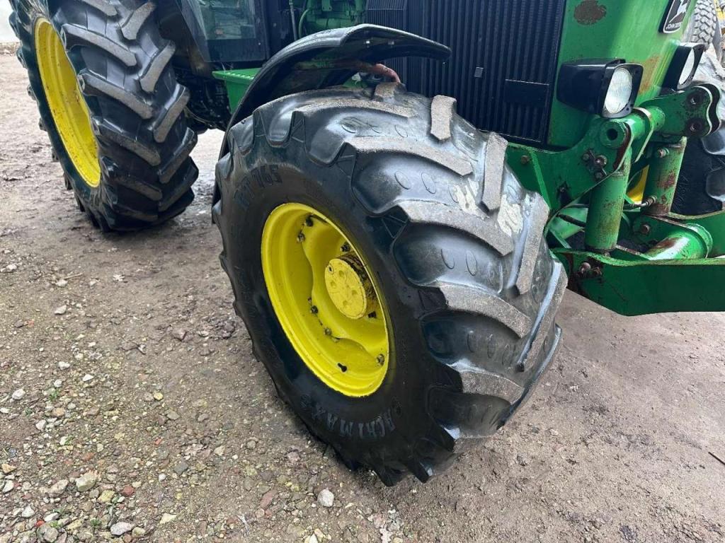 John Deere 3650 AIRCON // Front linkage Photo 10