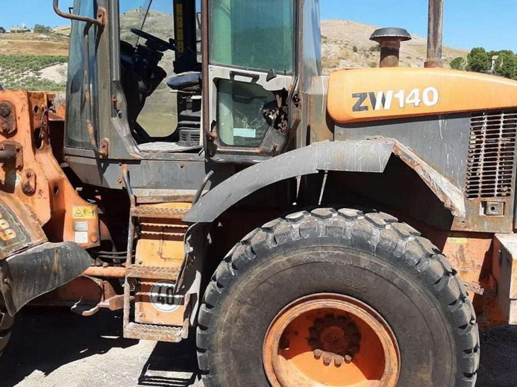 Hitachi ZW140 Photo 4