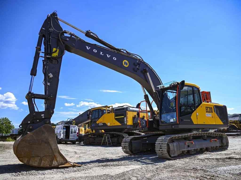 Volvo EC210FNL5 Photo 2