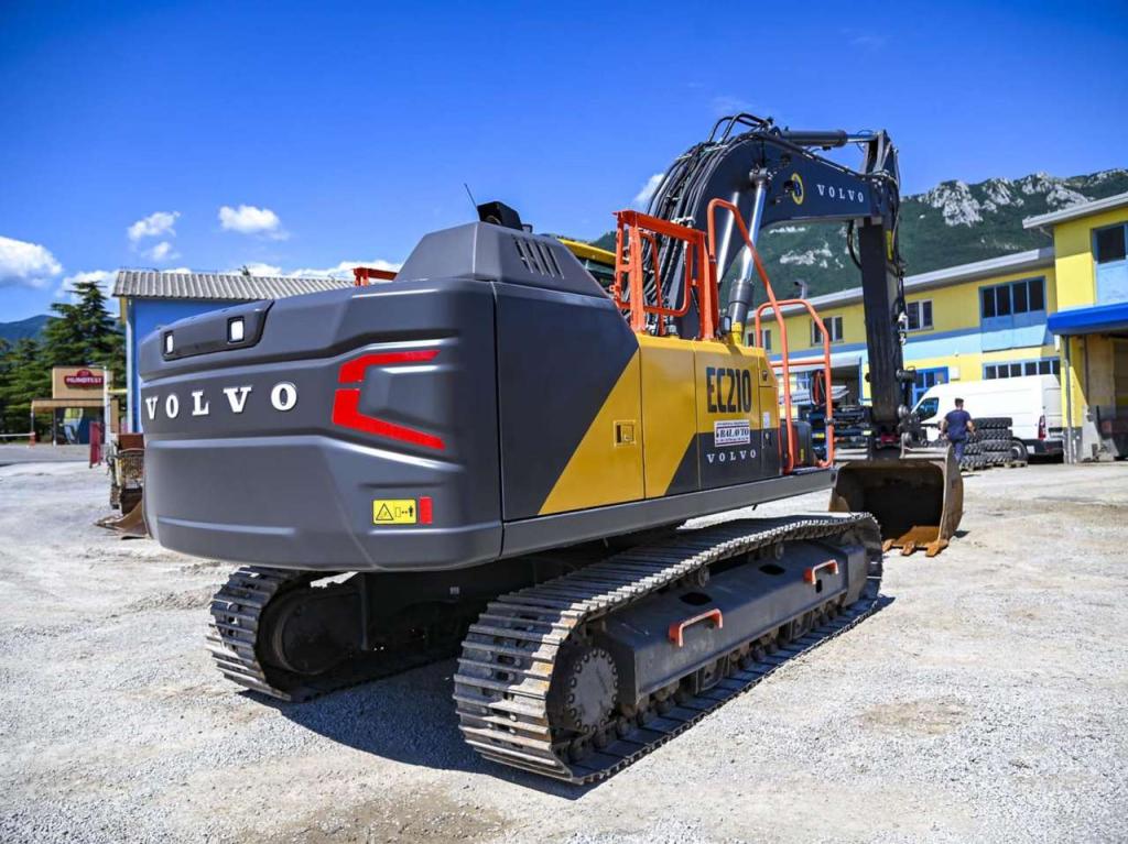 Volvo EC210FNL5 Photo 6