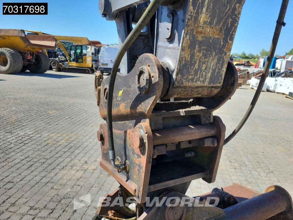 Volvo EWR150 E Outriggers + Blade Photo 14