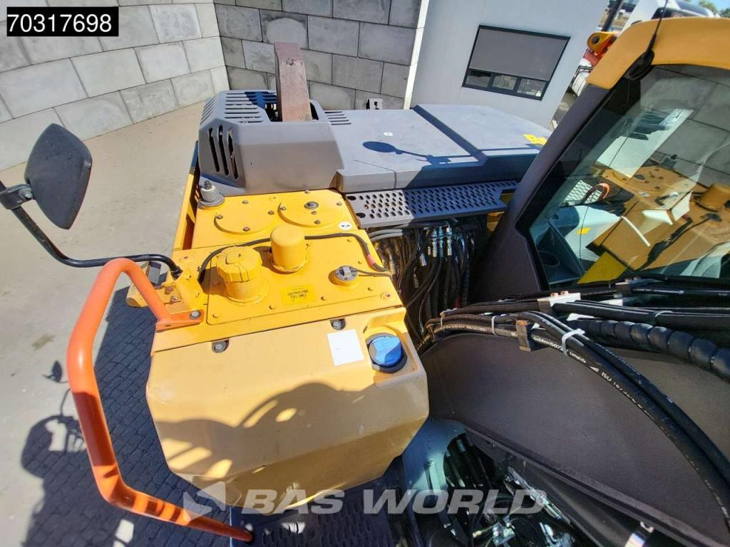 Volvo EWR150 E Outriggers + Blade Photo 19