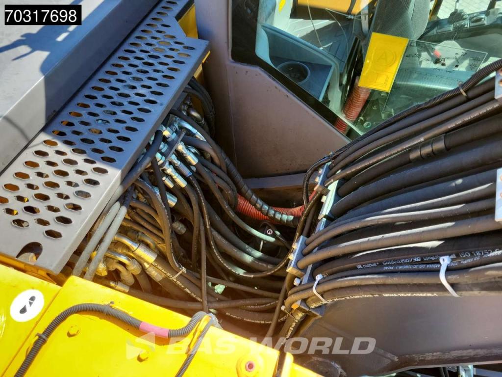 Volvo EWR150 E Outriggers + Blade Photo 22