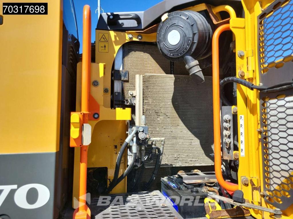 Volvo EWR150 E Outriggers + Blade Photo 24