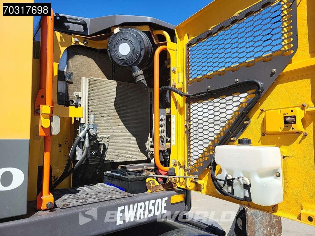 Volvo EWR150 E Outriggers + Blade Photo 25