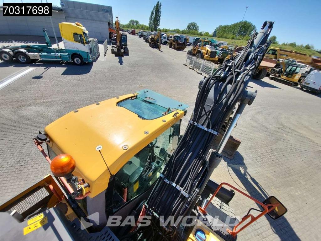 Volvo EWR150 E Outriggers + Blade Photo 26