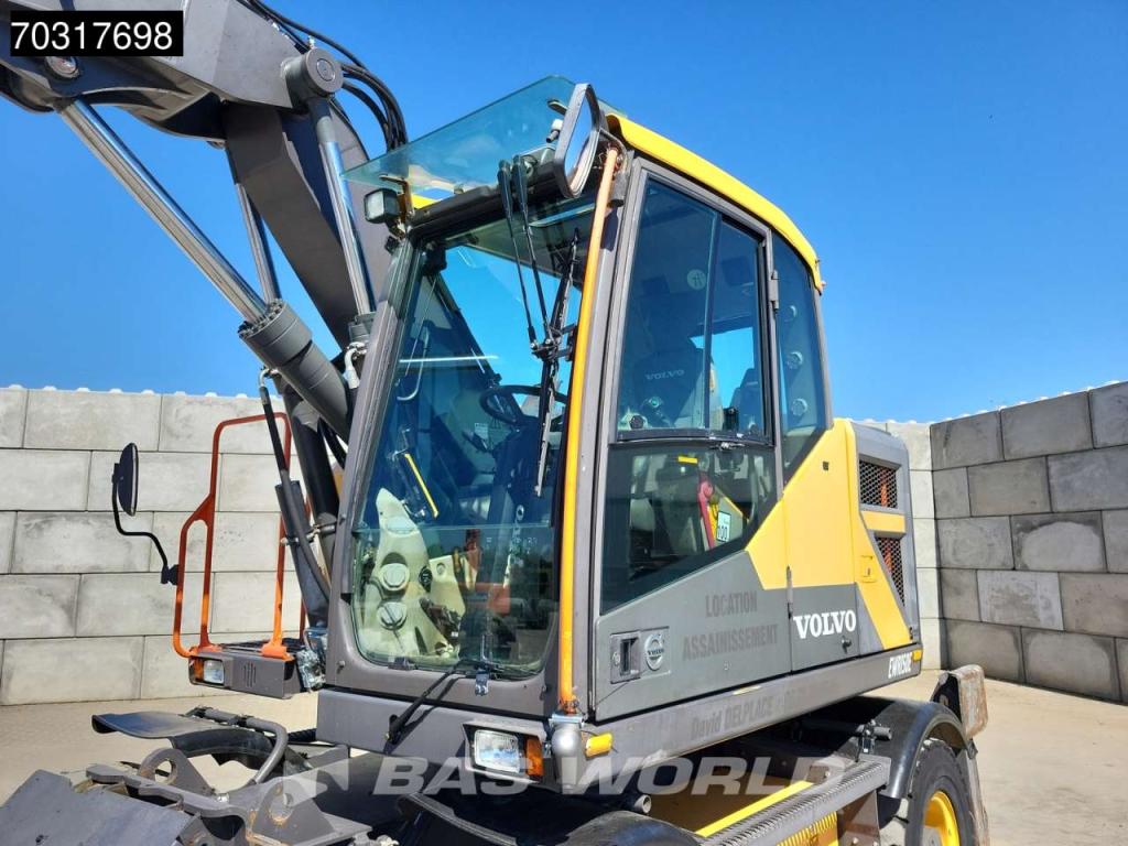 Volvo EWR150 E Outriggers + Blade Photo 27