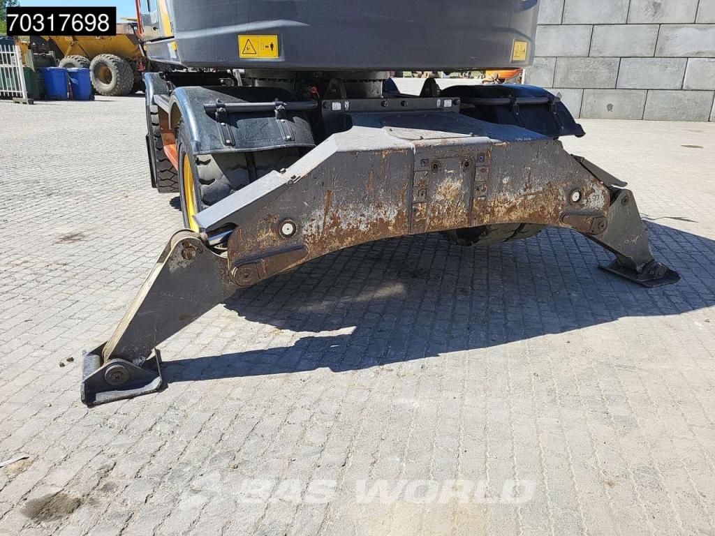 Volvo EWR150 E Outriggers + Blade Photo 29