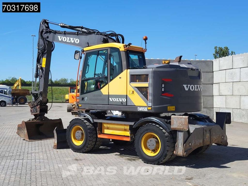 Volvo EWR150 E Outriggers + Blade Photo 5