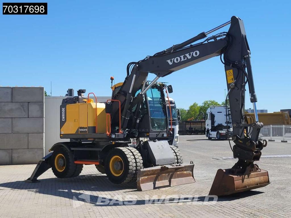 Volvo EWR150 E Outriggers + Blade Photo 9