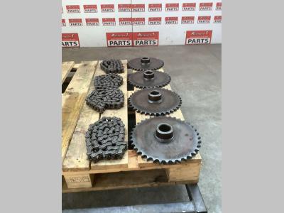 Corona più catena di traslazione for Bobcat 753 sold by Massucco T. Srl Area Ricambi