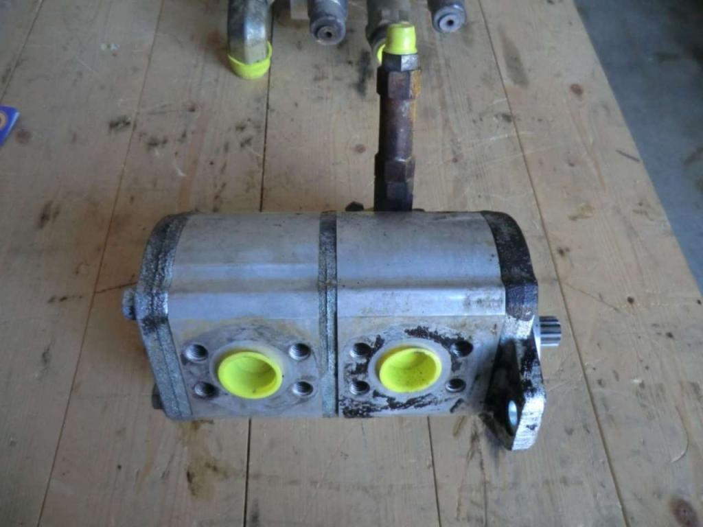 Hydraulic pump for Caterpillar 988H Photo 1