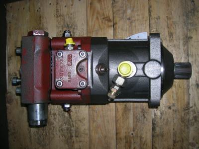 Track motor for O&K MH Plus sold by PRV Ricambi Srl