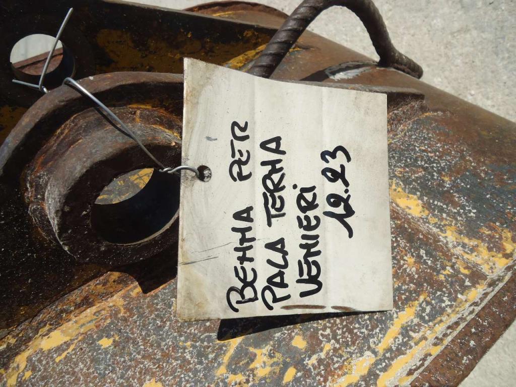 Digging bucket Photo 4