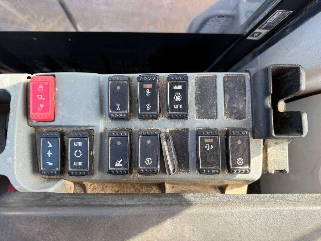 Hitachi ZW250-6 - CDC / 3rd Function / Auto Greasing Photo 15