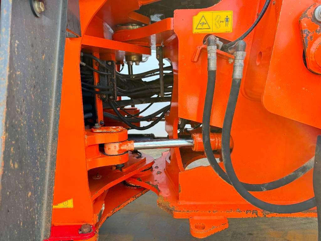 Hitachi ZW250-6 - CDC / 3rd Function / Auto Greasing Photo 18