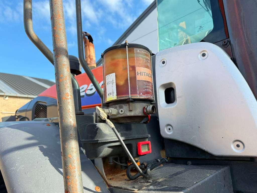 Hitachi ZW250-6 - CDC / 3rd Function / Auto Greasing Photo 26