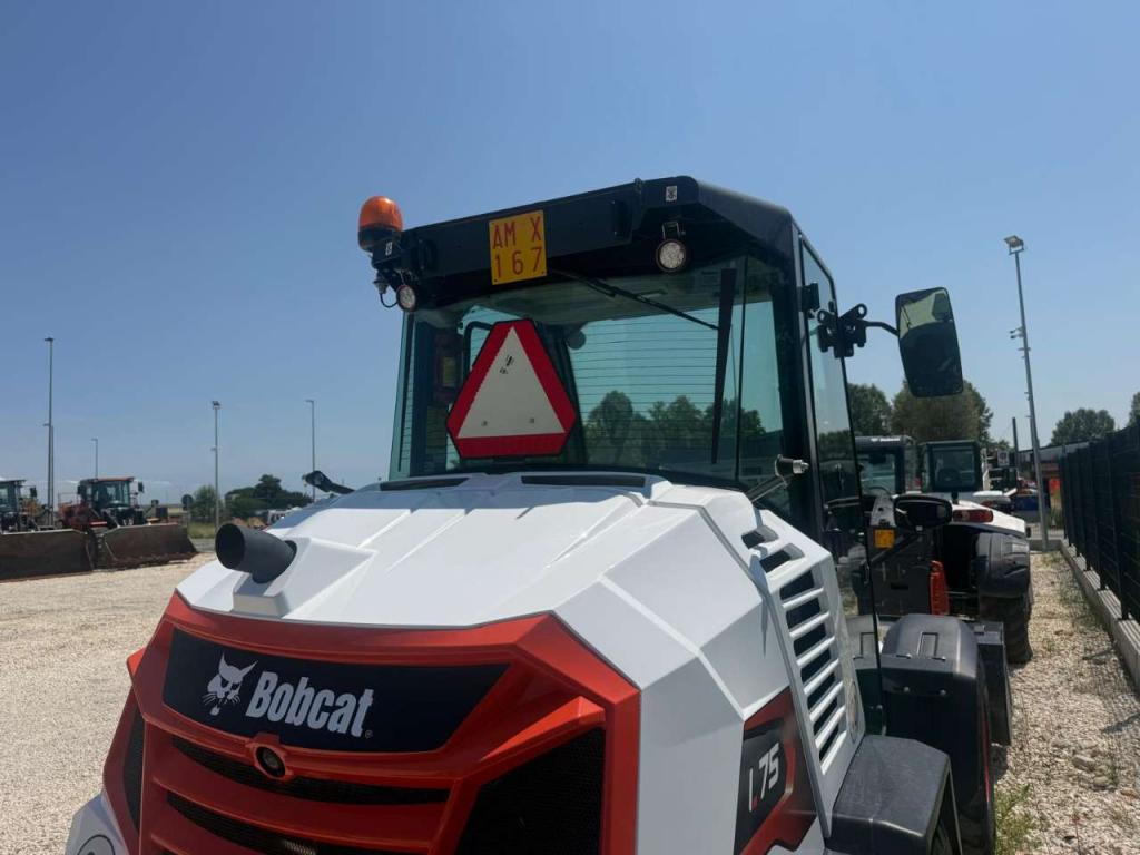 Bobcat L75 Photo 12