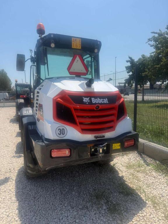 Bobcat L75 Photo 2