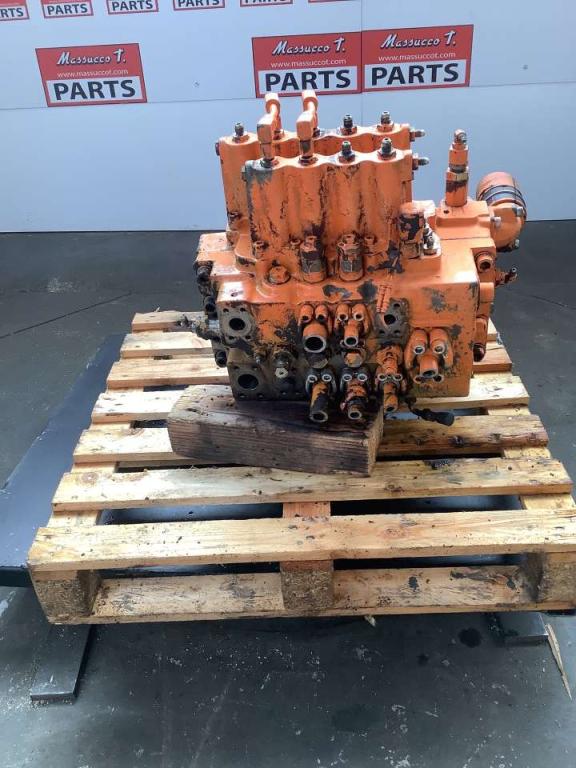 Hydraulic distributor for Fiat Hitachi EX 235 Photo 1
