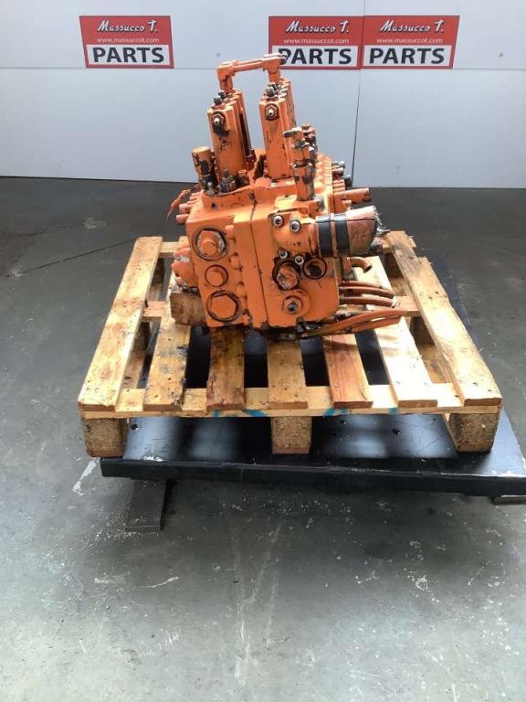 Hydraulic distributor for Fiat Hitachi EX 235 Photo 3