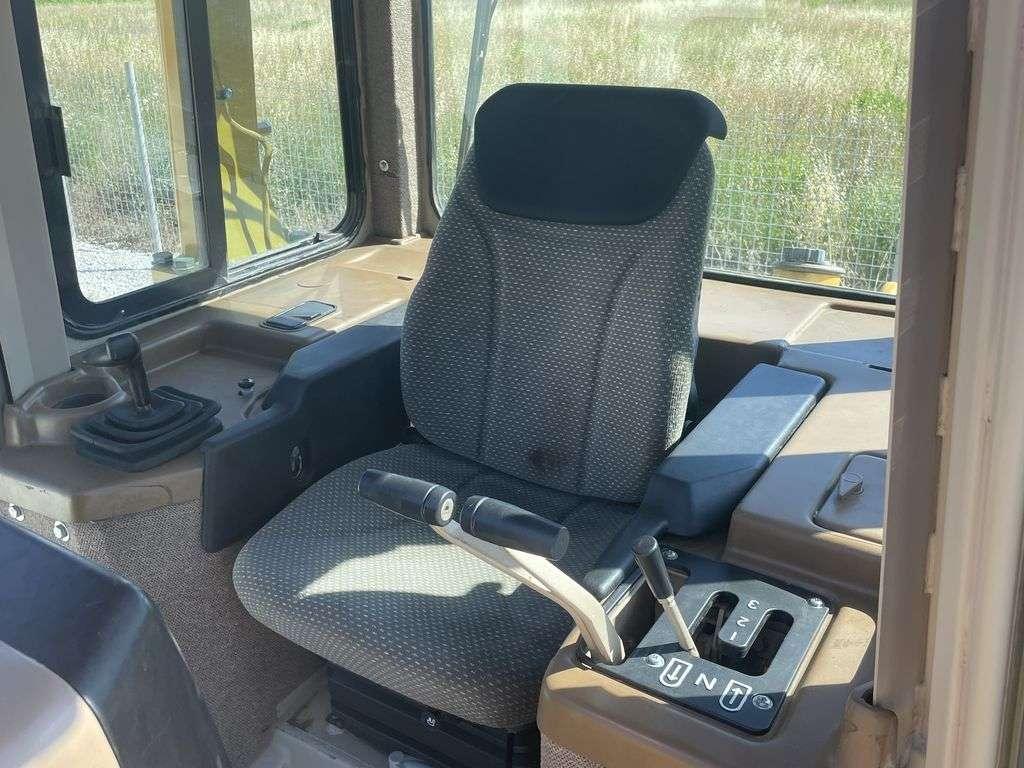 Caterpillar D6M XL Photo 4