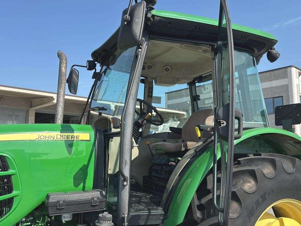 John Deere 6100D Photo 11