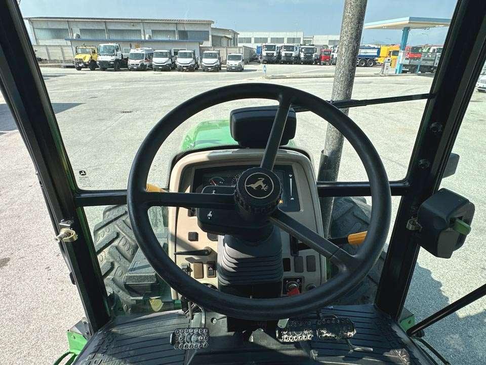 John Deere 6100D Photo 16