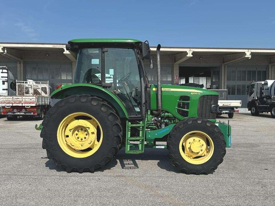 John Deere 6100D Photo 19