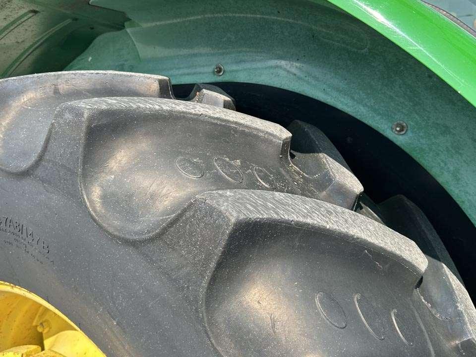 John Deere 6100D Photo 5