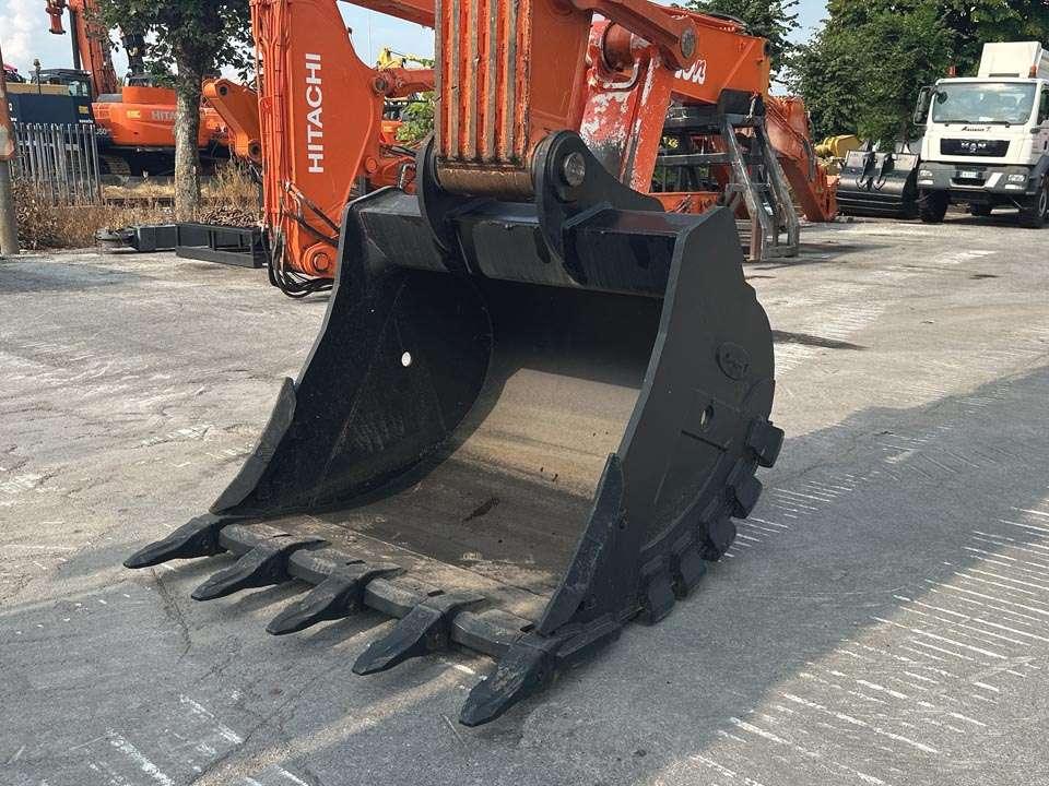 Hitachi ZX350LCN-6 Photo 12