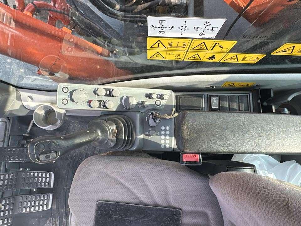 Hitachi ZX350LCN-6 Photo 16