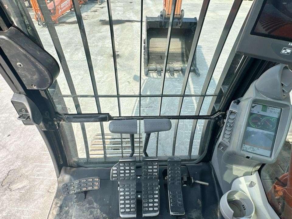 Hitachi ZX350LCN-6 Photo 18