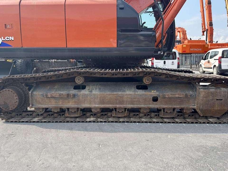 Hitachi ZX350LCN-6 Photo 4