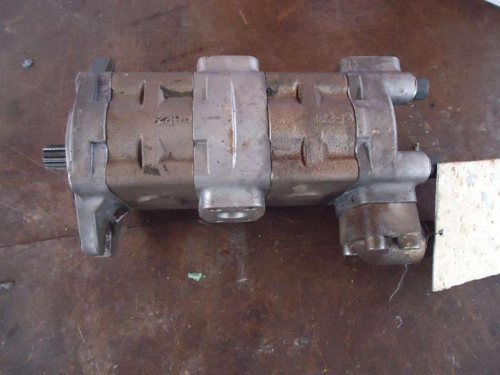 Transmission hydraulic pump for Fiat Kobelco W270 - CODICE 76049140 Photo 1